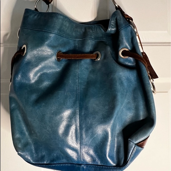 Tano Modern Bucket. Beautiful blue color w/ silver hardware. Fun everyday bag! - Picture 4 of 6